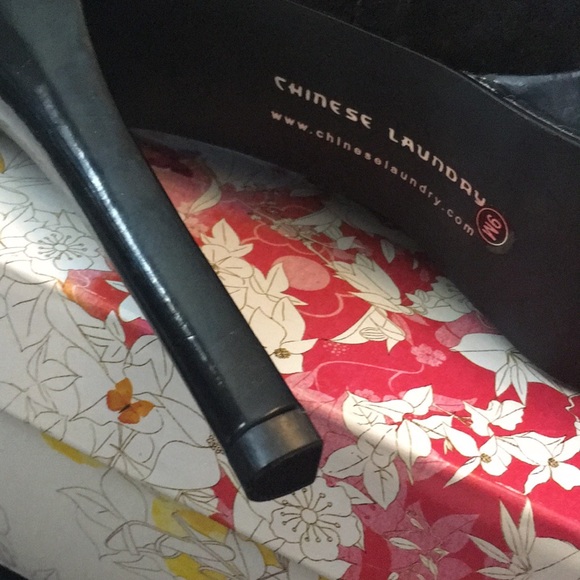 Chinese Laundry Free Falling Suede Pumps 9 - Picture 6 of 7